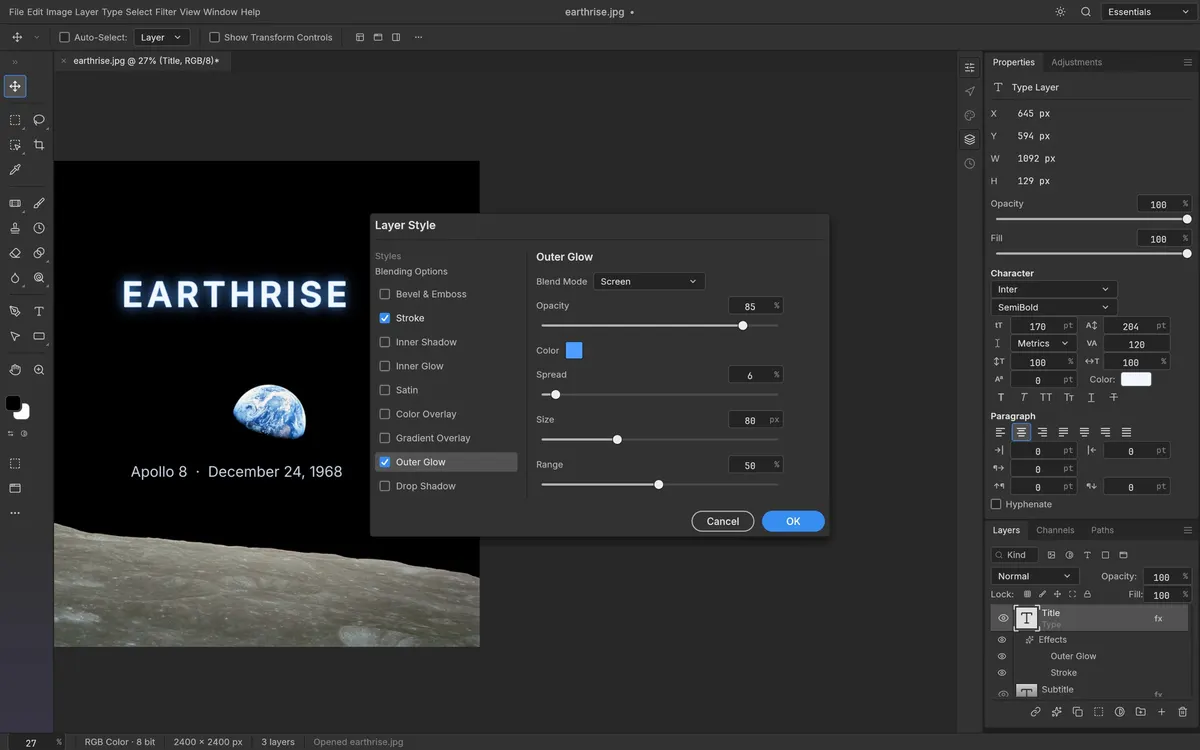 图层样式对话框正在为 EARTHRISE 文字图层编辑外发光，同时启用了描边，背景是阿波罗 8 号拍摄的《地出》照片